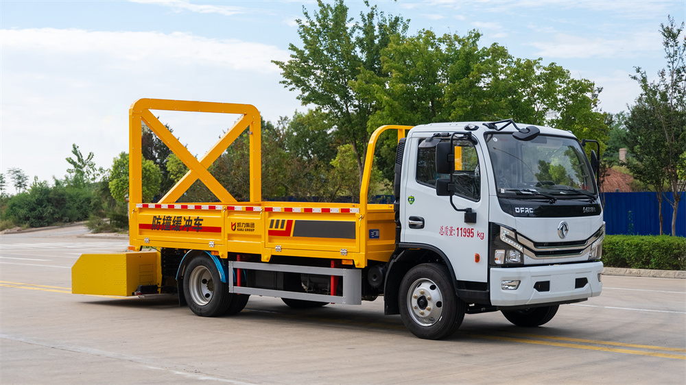 70K80K防撞灑水車-東風(fēng)D7多利卡防撞緩沖車廠家價(jià)格
