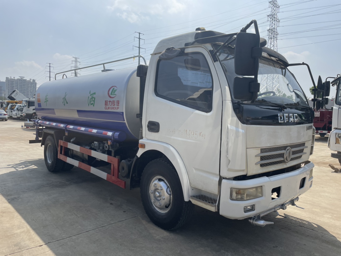  1??車型：10方灑水車 2??年份：2016年11月 3??發動機：朝柴140馬力，國四 4??底盤配置：東風多利卡，3800軸距，六檔變速箱， 5??上裝
