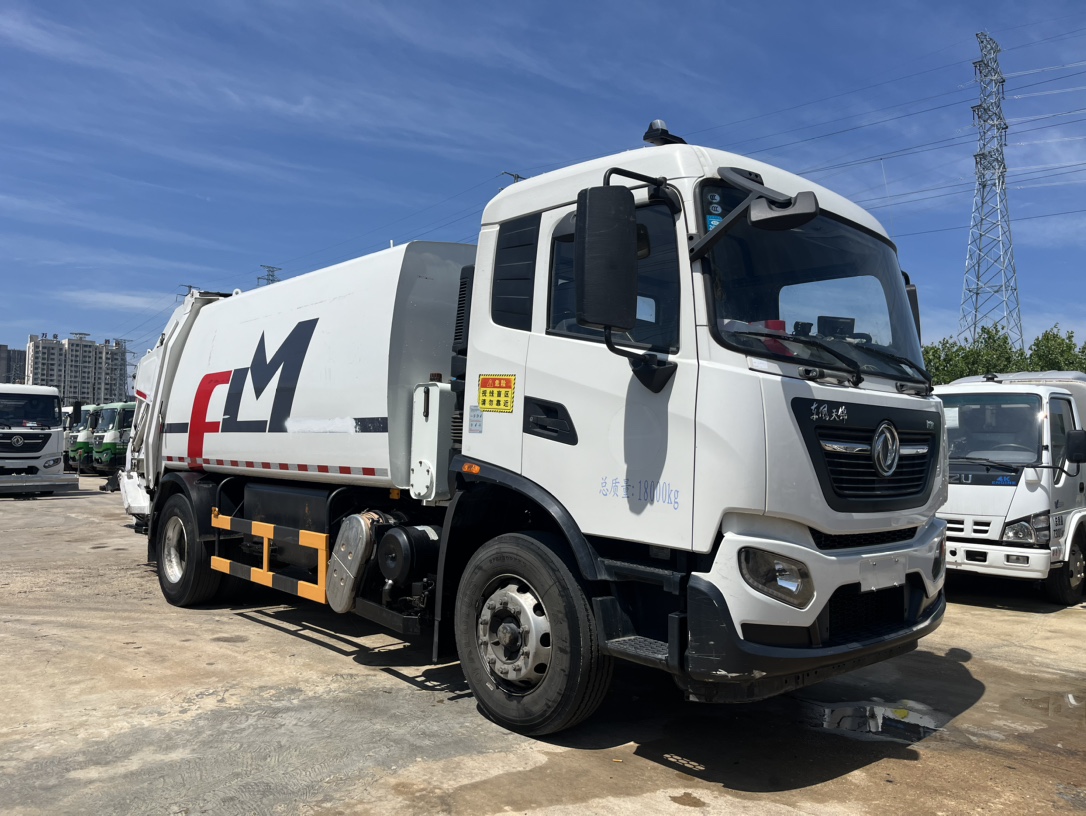 二手福龍馬14方壓縮 2??年份：2021年6月 3??發動機：康機230馬力，國六 4??底盤配置：東風天錦底盤，4500軸距，六檔變速箱，275真空胎 5?